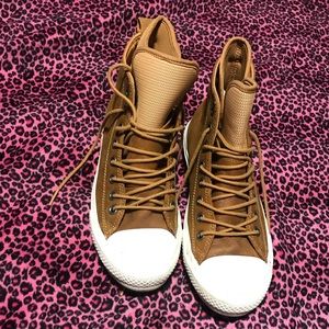 Converse chuck Taylor boot shoes